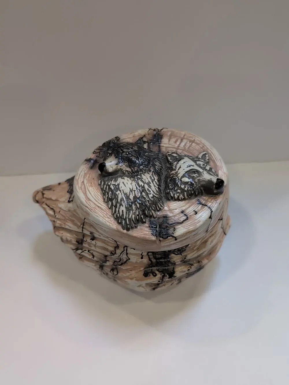 Vtg Art Pottery Horsehair‎ Bowl Log W/ Gray Wolves On Lid Signed 8 Inch